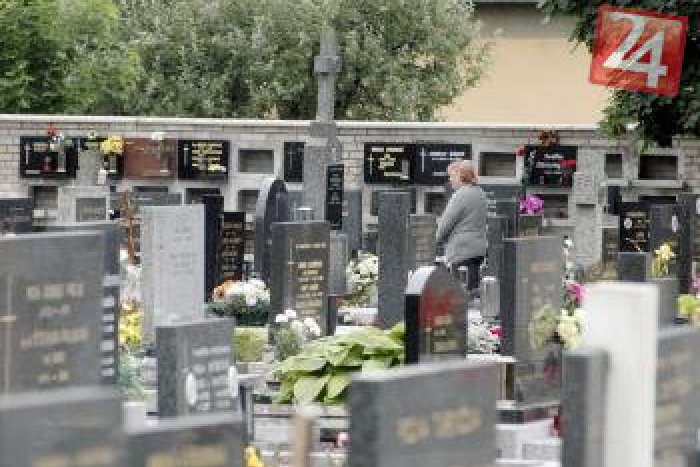 Ilustračný obrázok k článku Boj s neplatičmi na cintorínoch: Vo Zvolene používajú kriedu, v Bystrici onálepkovali hroby!