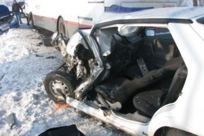 Ilustračný obrázok k článku Sneží a jedna nehoda strieda druhú: Pozrite si prehľad nešťastí na cestách