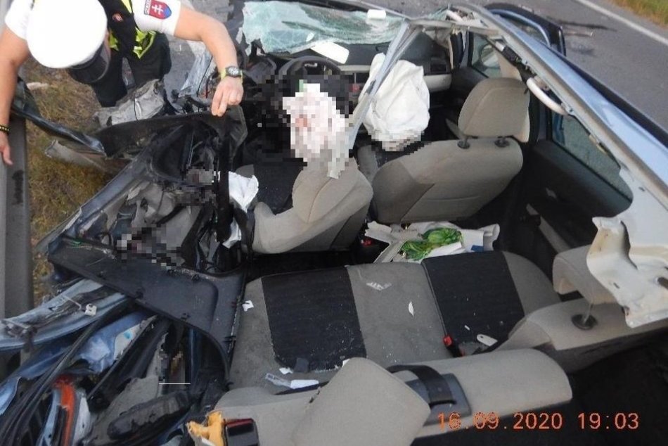 Ilustračný obrázok k článku Nehoda kamióna s autom vo Zvolene: Na mieste boli 2 zranení