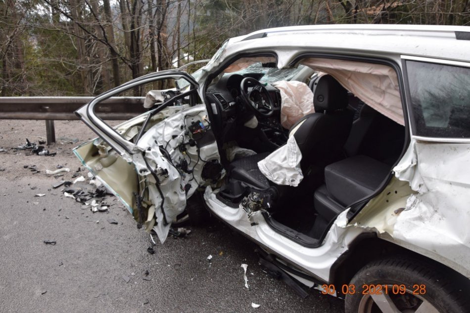 Ilustračný obrázok k článku Neďaleko Zvolena došlo k nehode 2 áut: Na mieste zasahujú všetky záchranné zložky