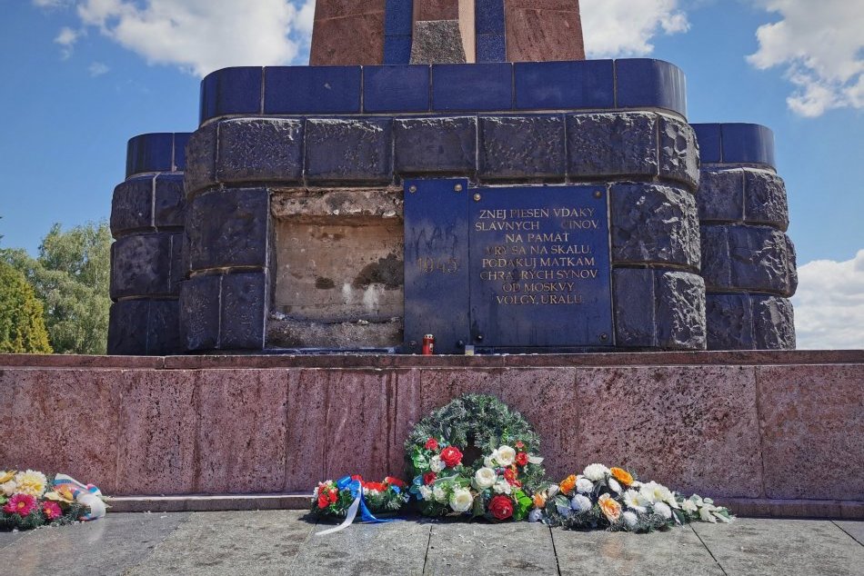 V OBRAZOCH: Na Cintoríne padlých vojakov sovietskej armády nevyčíňal vandal